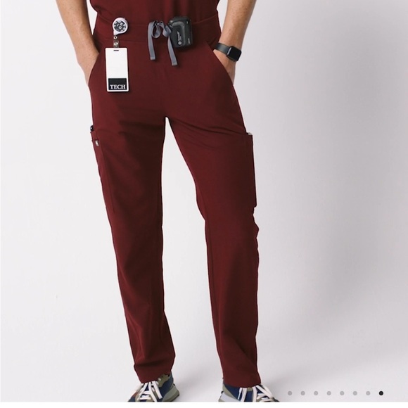 Figs Men's Axim Cargo Scrub Pants Burgundy Size Medium Tall - Picture 1 of 7